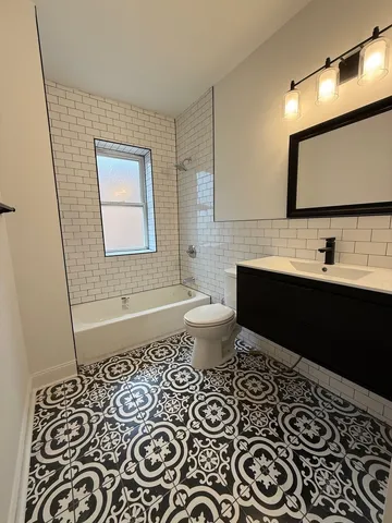 $1,500 | 7841 South Essex Avenue, Unit 1S, Chicago, IL 60649