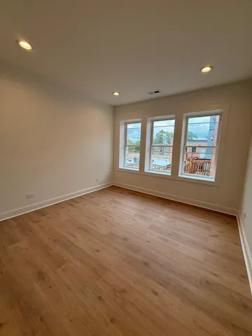 $1,500 | 7841 South Essex Avenue, Unit 1S, Chicago, IL 60649