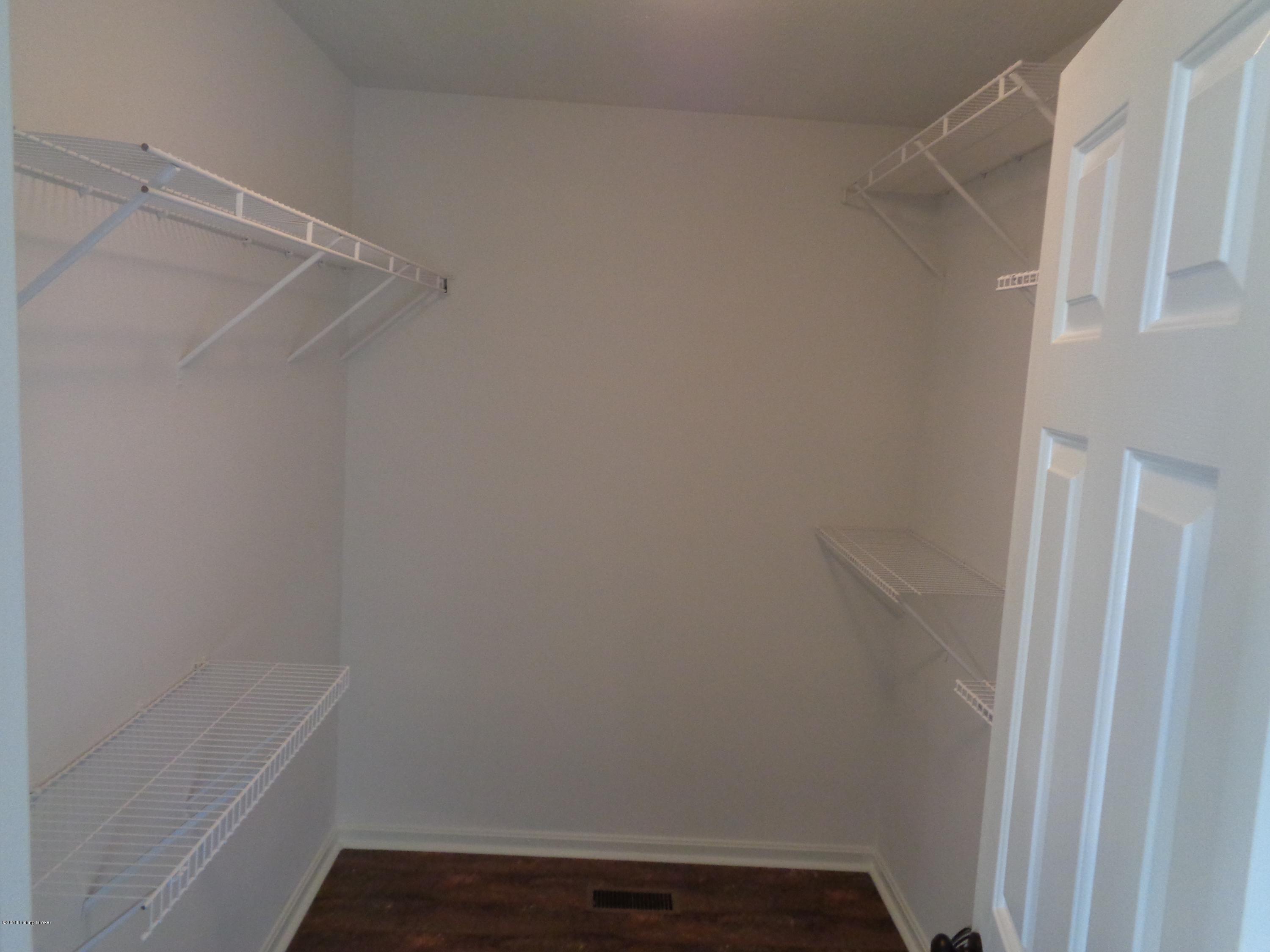 4602 Chenoweth Run Road Louisville, KY 40299 - Photo 14 of 34 DSC00252