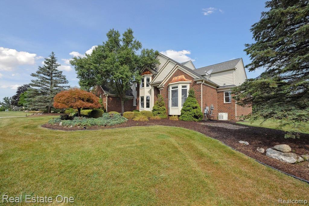 50066 Oak View Court Plymouth, MI 48170 - Photo 3 of 65 Gallery Image 3