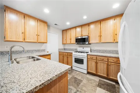 $454,000 | 40609 Corte Albara, Murrieta, CA 92562