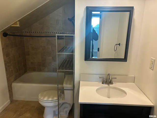 $1,800 | 2623 West Rohmann Avenue, West Peoria, IL 61604