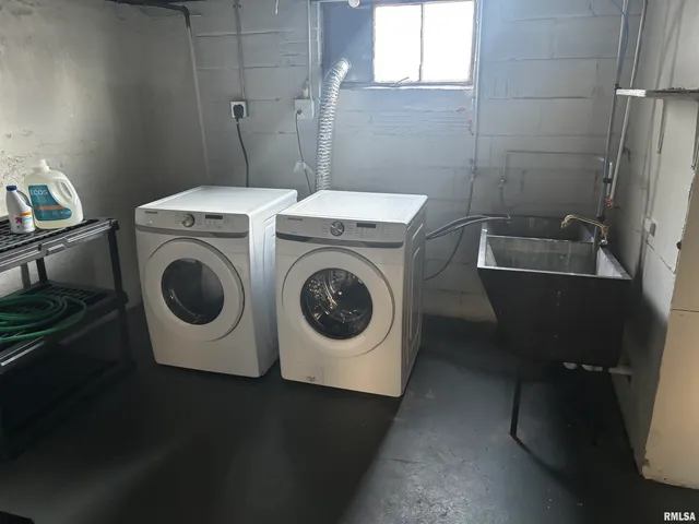 $1,800 | 2623 West Rohmann Avenue, West Peoria, IL 61604