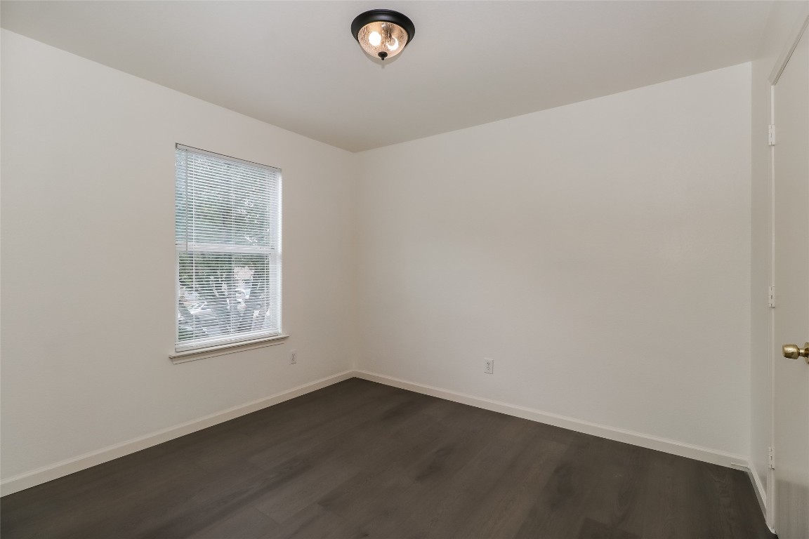7012 Doyal Drive Austin, TX 78747 - Photo 14 of 17 an empty room with a window