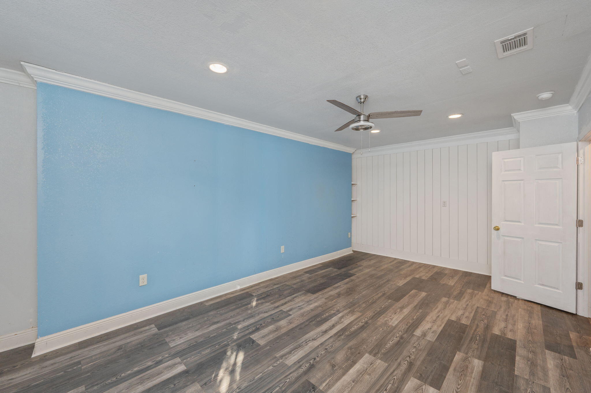 410 Winddrift Court Crestview, FL 32536 - Photo 44 of 44 wooden floor in an empty room with a ceiling fan