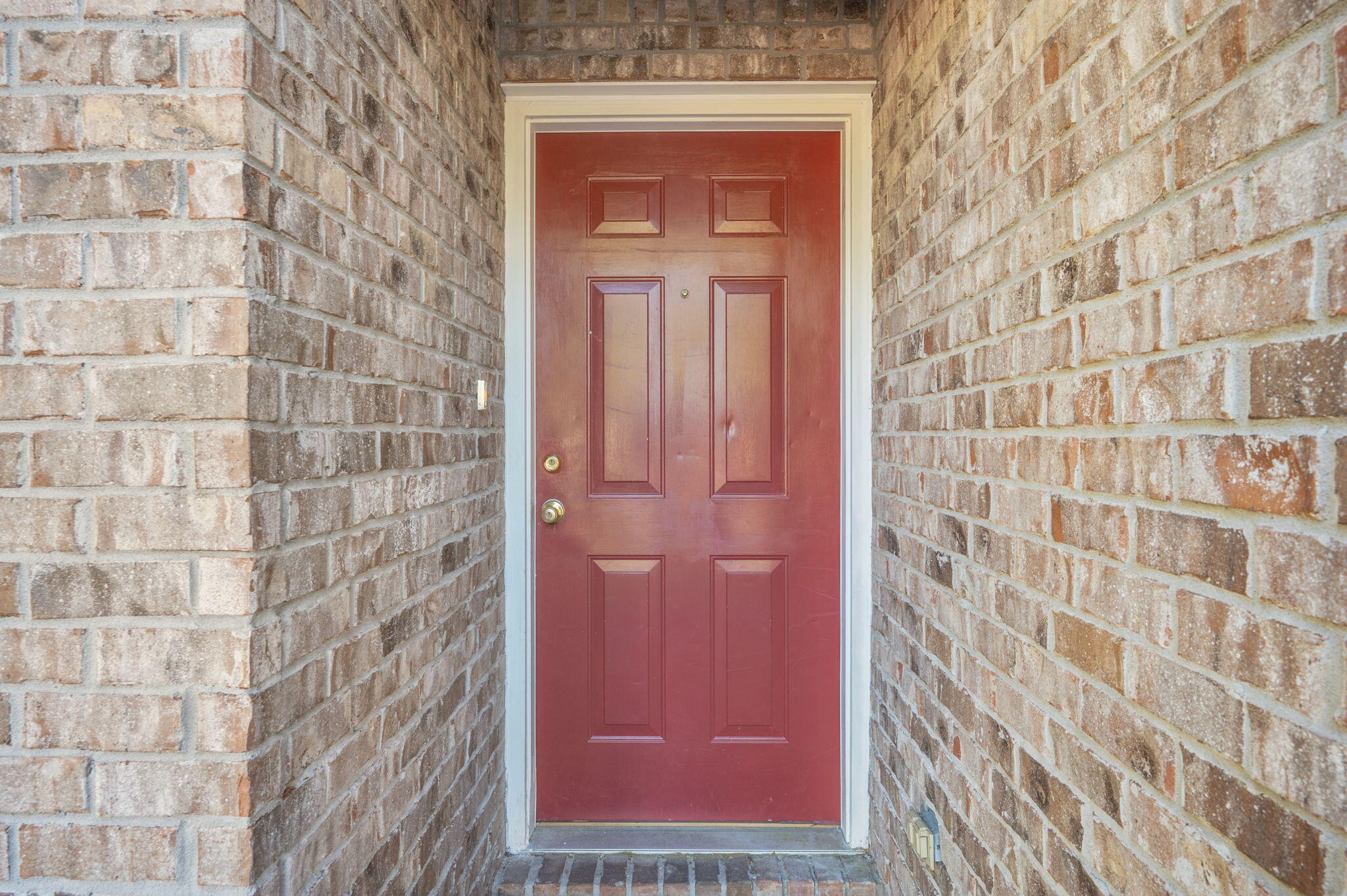 410 Winddrift Court Crestview, FL 32536 - Photo 5 of 44 a view of a brick wall