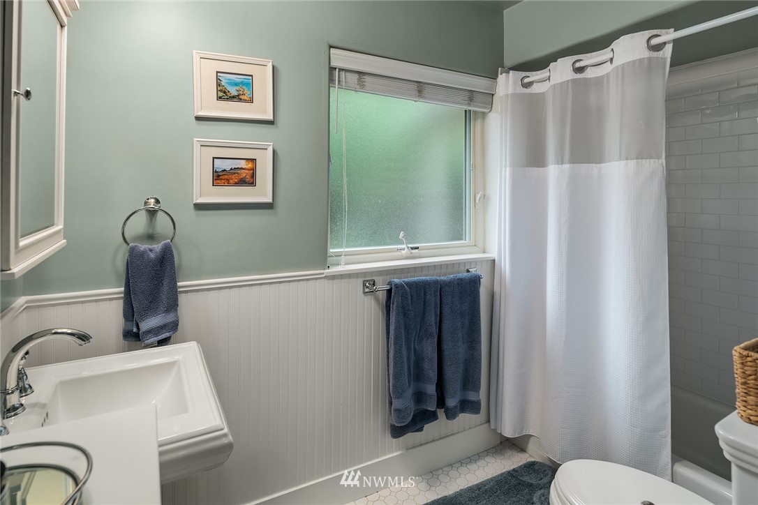 2047 North 77th Street Seattle, WA 98103 - Photo 14 of 21 Gallery Image 14