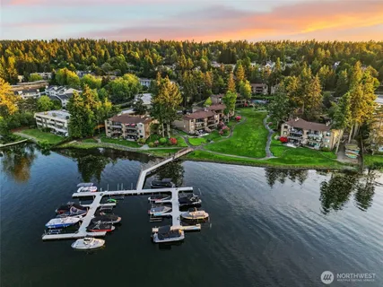 $1,135,000 | 17434 Northeast 40th Place, Unit C5, Redmond, WA 98052
