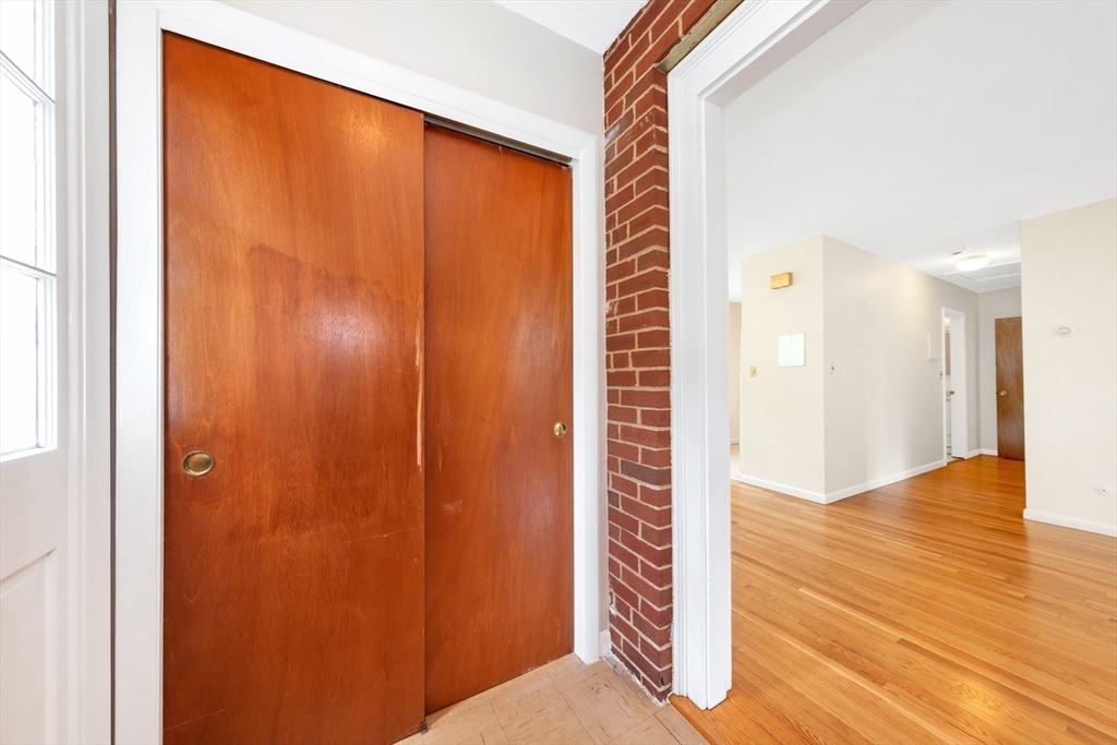108 Emerson Gardens Road, Unit 108 Lexington, MA 02420 - Photo 5 of 26 Gallery Image 5