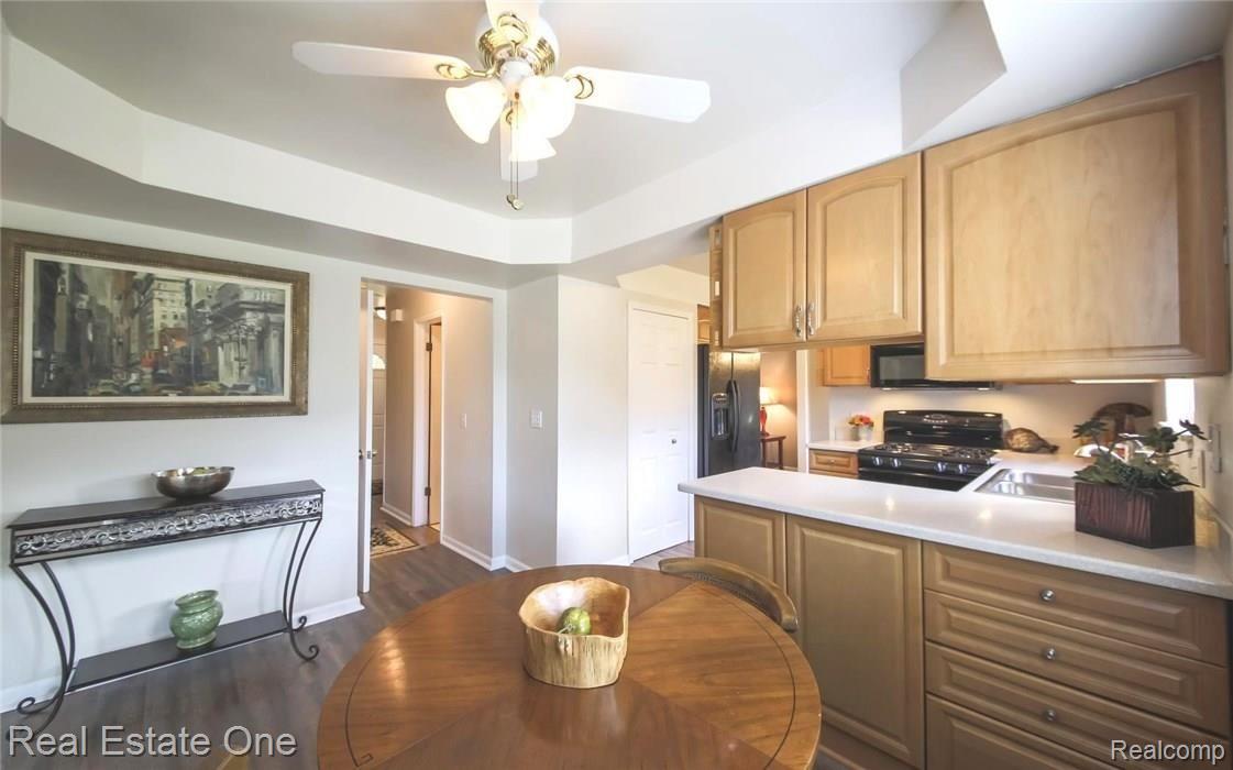 524 Meadowlake Road Canton, MI 48188 - Photo 9 of 24 9-Meadow.jpg