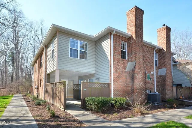 $1,800 | 425 Summerwalk Circle, Chapel Hill, NC 27517