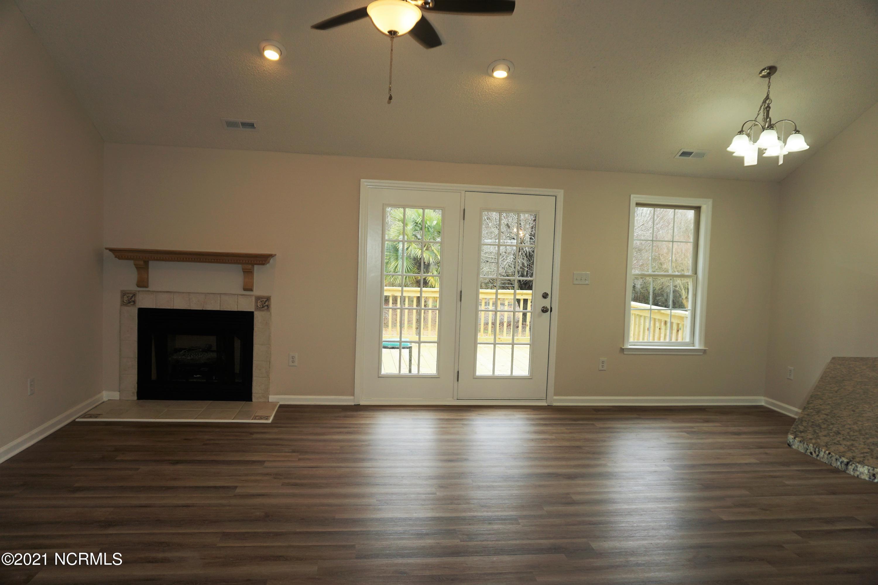 624 Oak Grove Road Pollocksville, NC 28573 - Photo 6 of 30 DSC00817