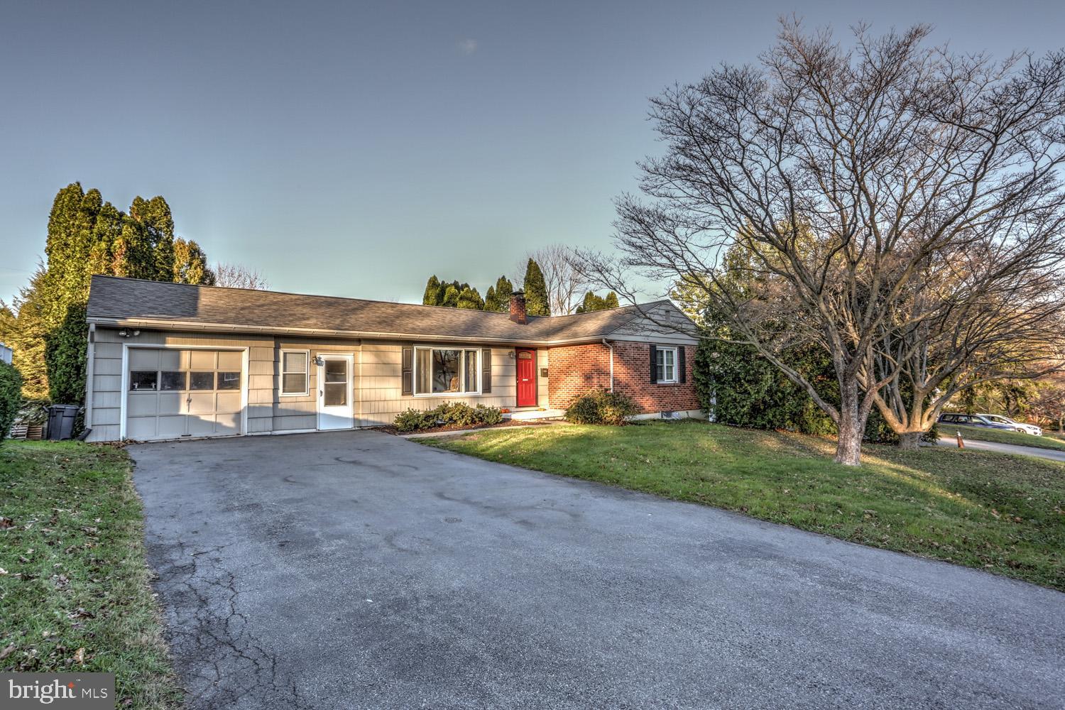 1565 Ridgeview Avenue Lancaster, PA 17603 - Photo 2 of 31 Gallery Image 2