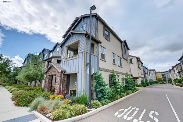 $989,000 | 241 North N Street, Livermore, CA 94551