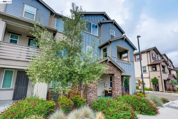 $989,000 | 241 North N Street, Livermore, CA 94551
