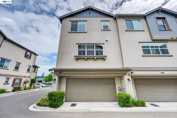 $989,000 | 241 North N Street, Livermore, CA 94551