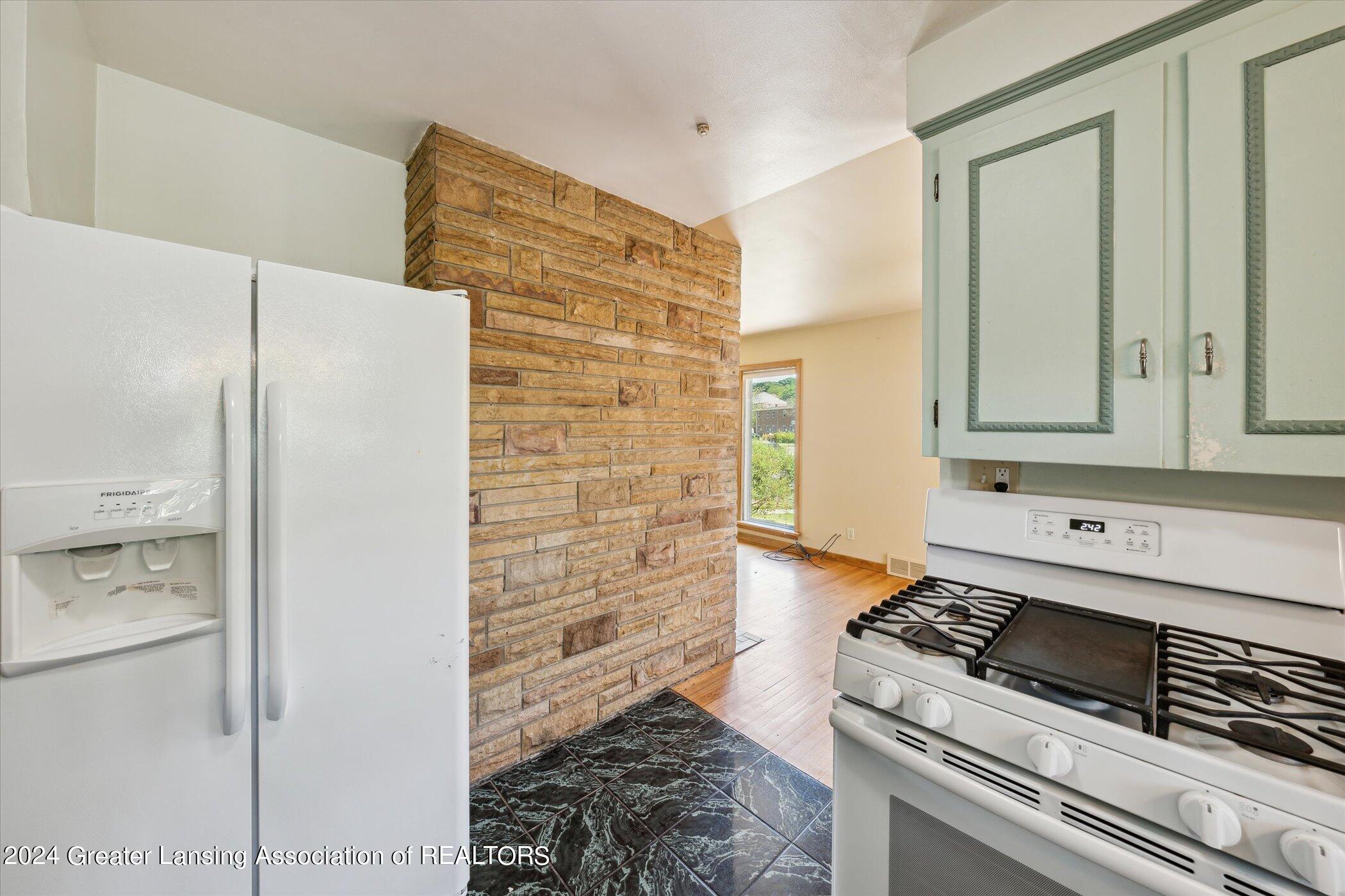 1135 Abbot Road East Lansing, MI 48823 - Photo 17 of 52 Kitchen