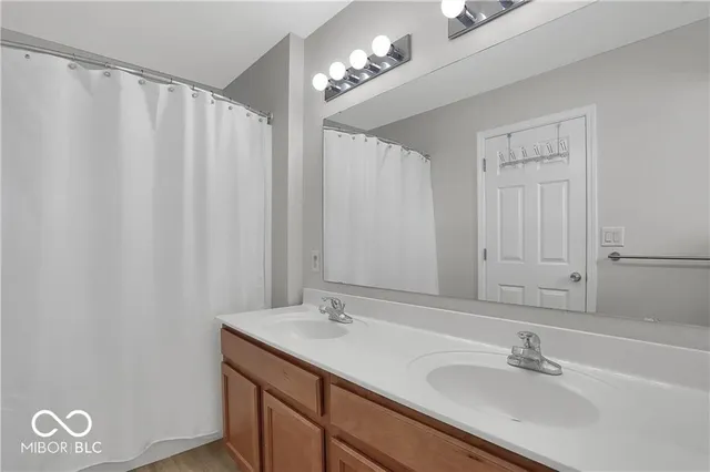 $2,000 | 4024 Eldor Flower Drive, Zionsville, IN 46077