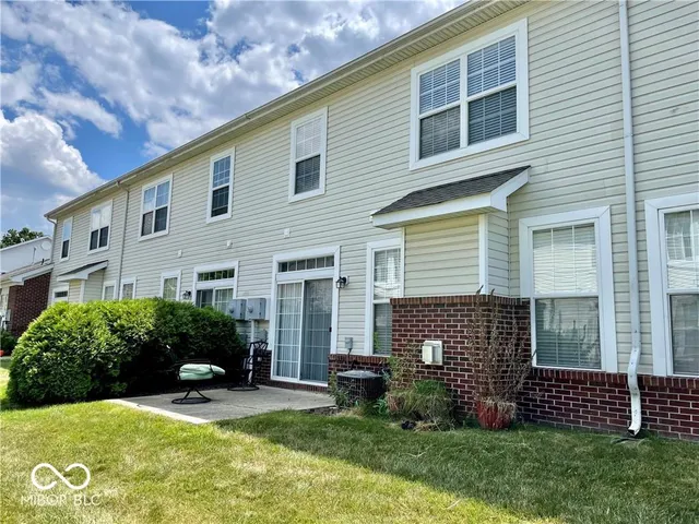 $2,000 | 4024 Eldor Flower Drive, Zionsville, IN 46077