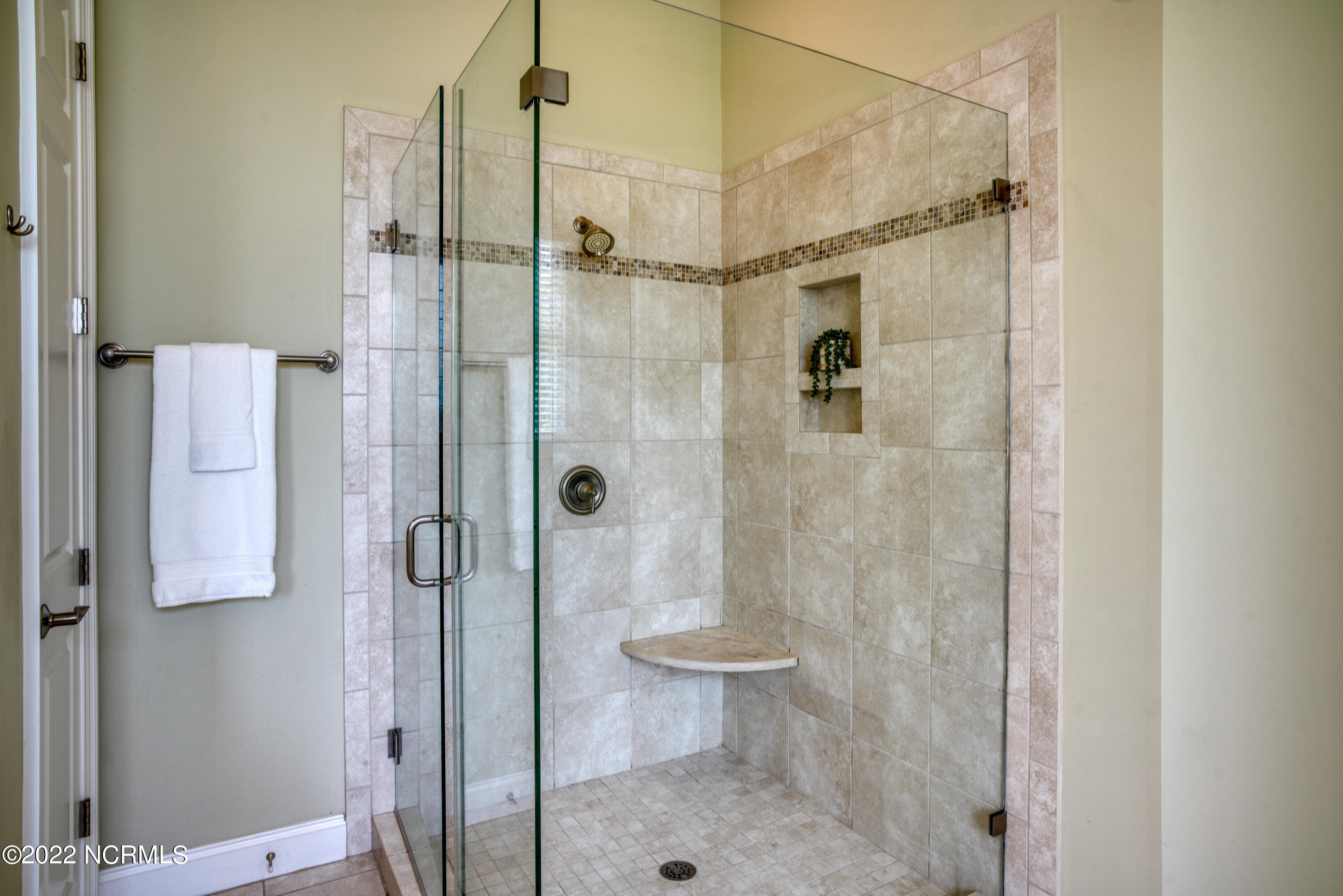 604 Tanbridge Road Wilmington, NC 28405 - Photo 18 of 33 Master Bathroom