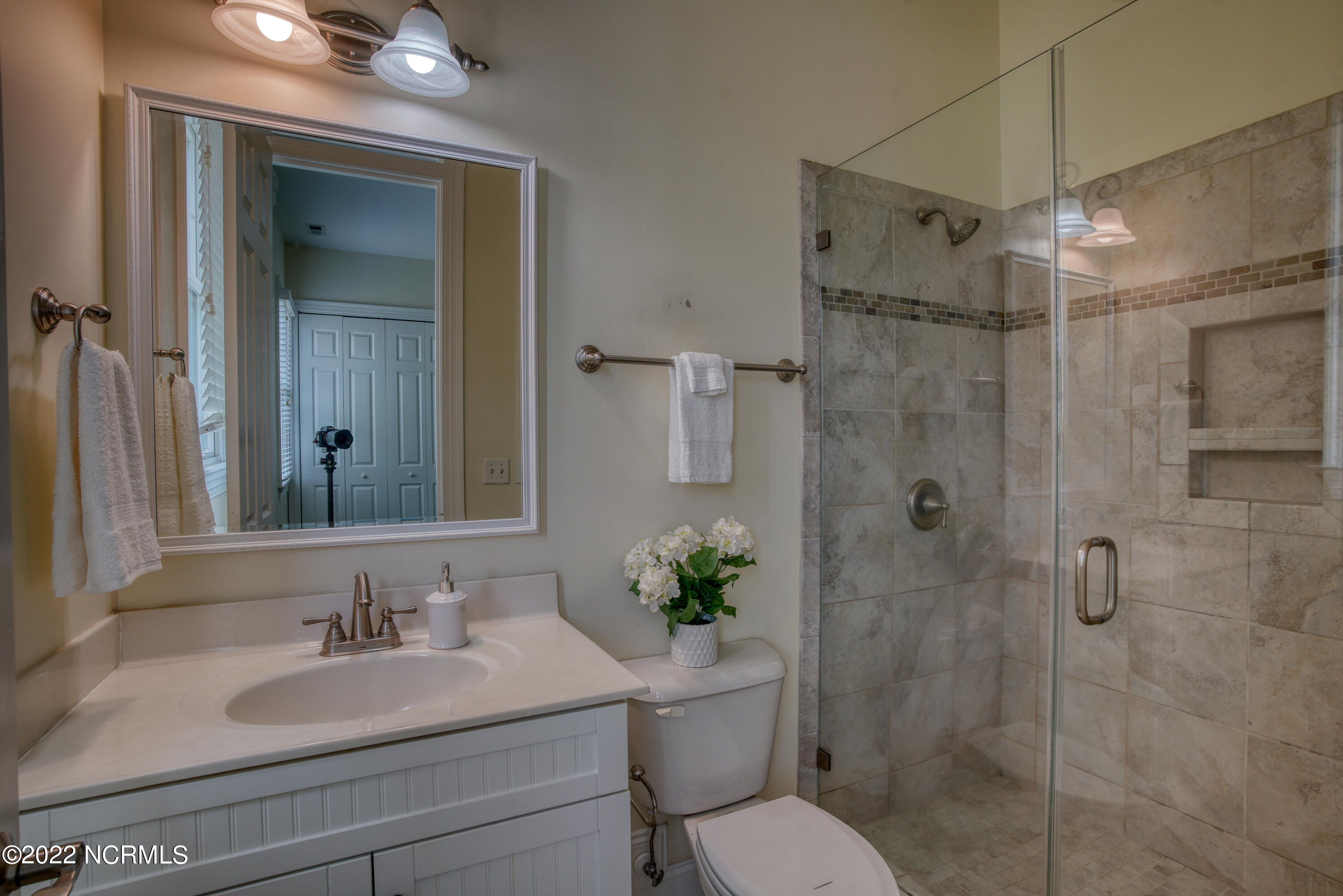 604 Tanbridge Road Wilmington, NC 28405 - Photo 23 of 33 Guest Bathroom