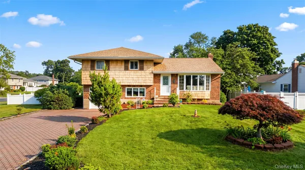 $804,999 | 25 White Birch Lane, Commack, NY 11725