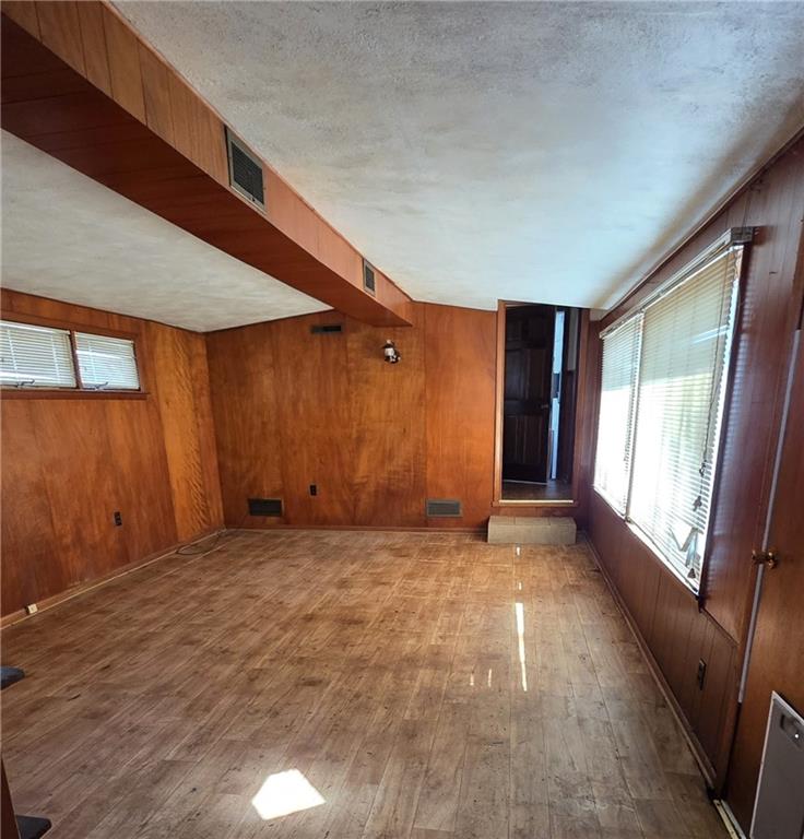405 East Colt Street Windsor, MO 65360 - Photo 11 of 22