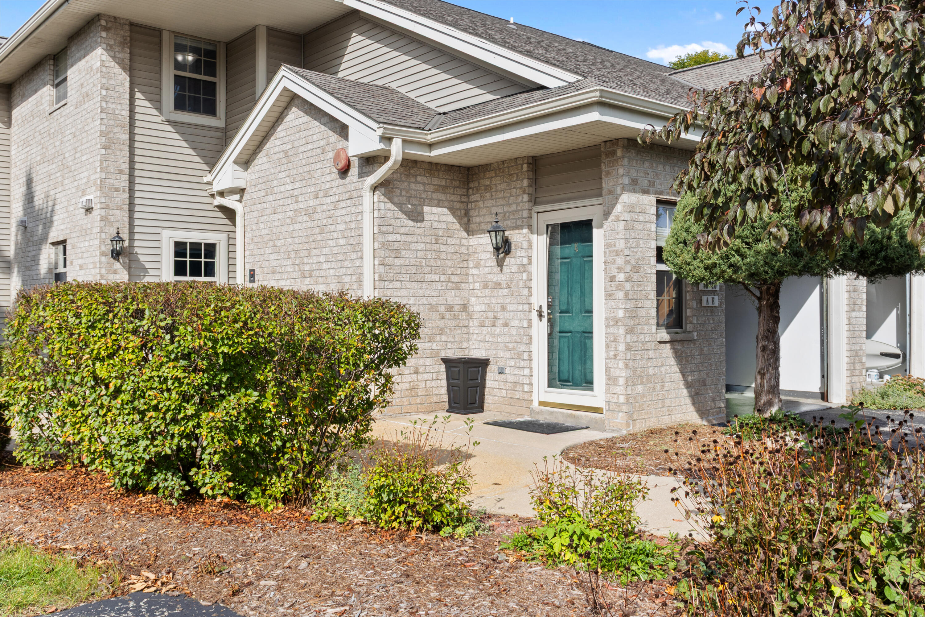 18740 Emerald Circle, Unit E Brookfield, WI 53045 - Photo 1 of 27 IMG_0793