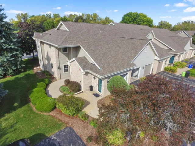 $309,900 | 18740 Emerald Circle, Unit E, Brookfield, WI 53045
