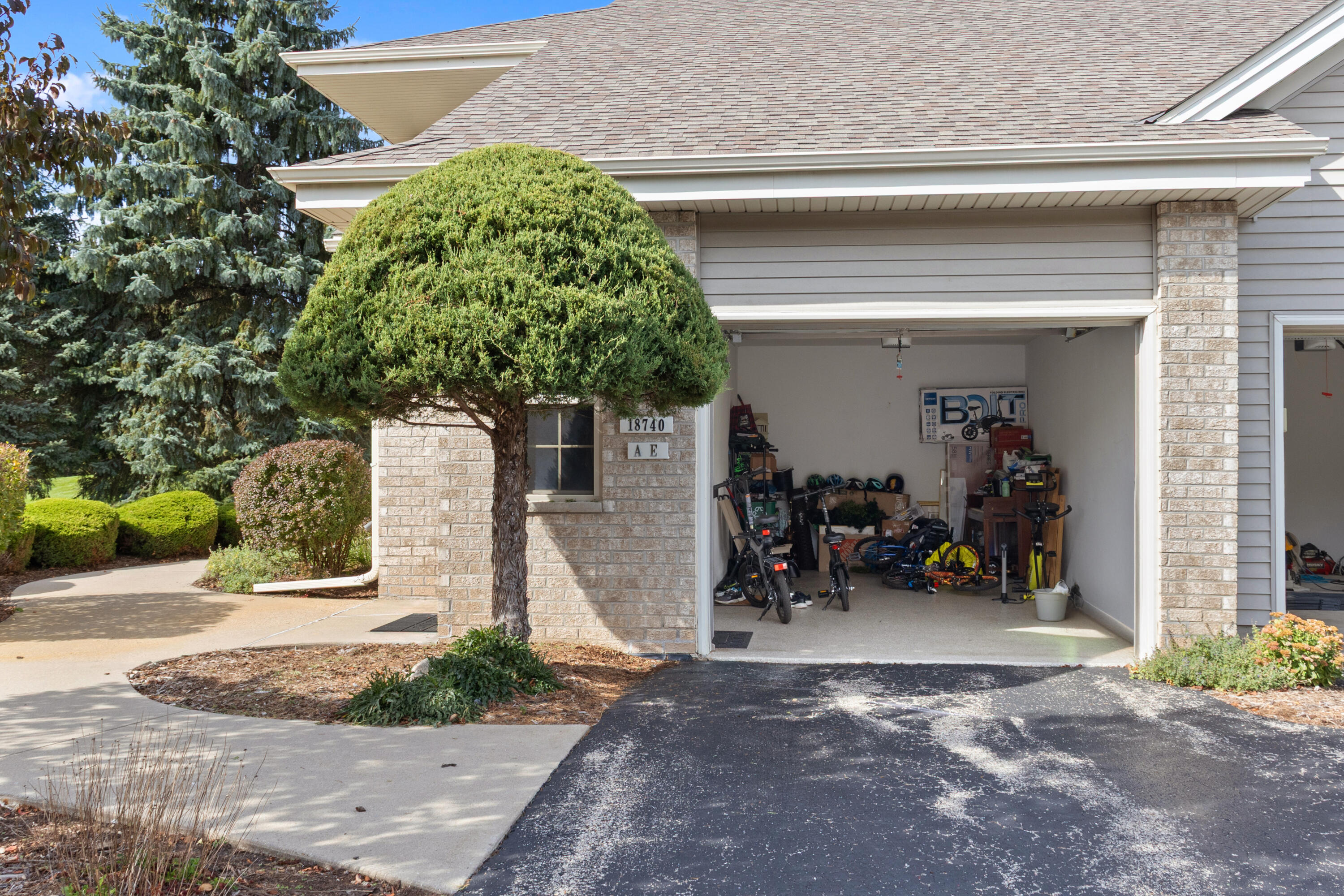 18740 Emerald Circle, Unit E Brookfield, WI 53045 - Photo 5 of 27 IMG_0795