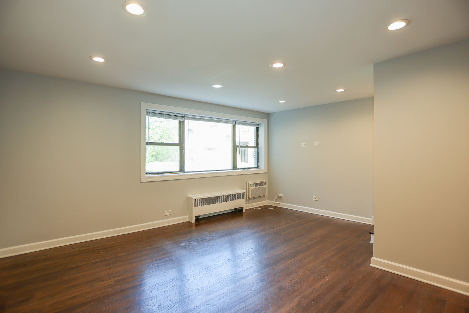 6803 North Ridge Boulevard, Unit 106 Chicago, IL 60645 - Photo 8 of 11 Gallery Image 8