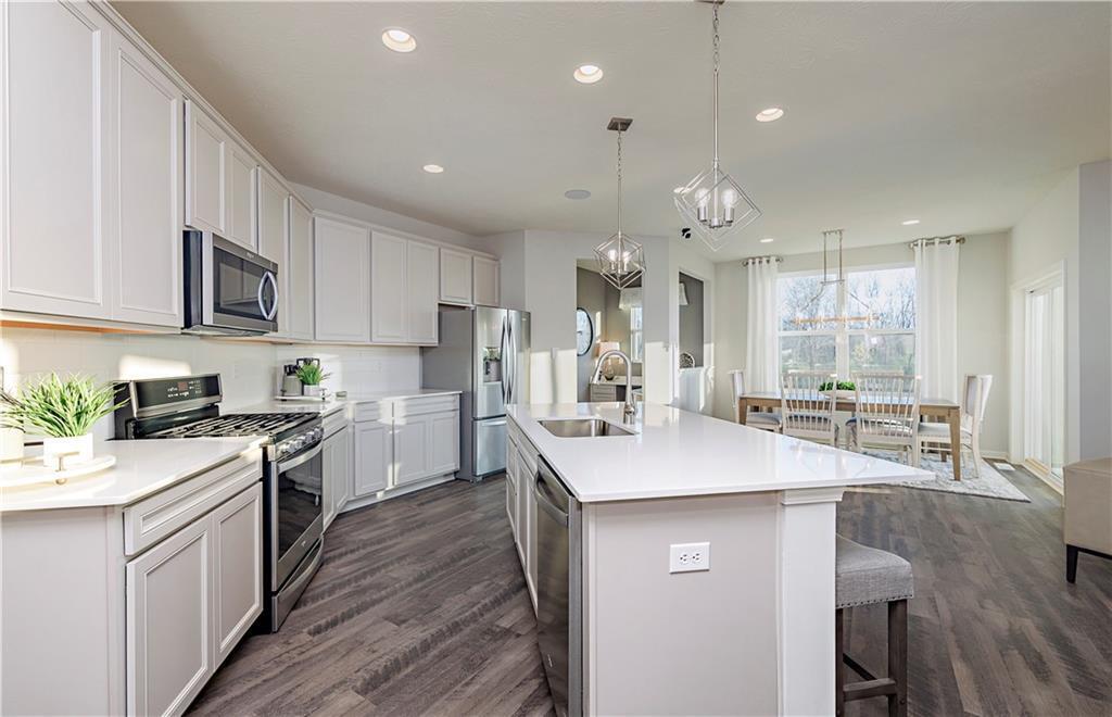 15639 Memorial Way Fishers, IN 46037 - Photo 8 of 31