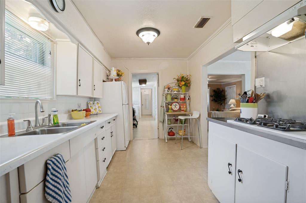 1026 South Sam Houston Road Mesquite, TX 75149 - Photo 11 of 39
