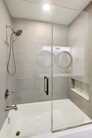 $2,500 | 1209 East Davis Street, Unit 2, Arlington Heights, IL 60005