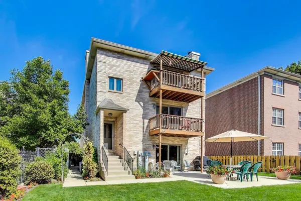 $2,500 | 1209 East Davis Street, Unit 2, Arlington Heights, IL 60005