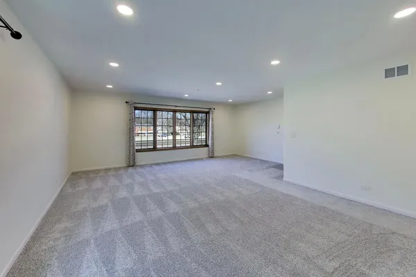 $2,500 | 1209 East Davis Street, Unit 2, Arlington Heights, IL 60005