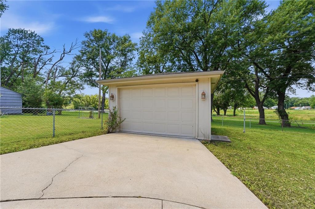 2012 South Ralston Avenue Independence, MO 64052 - Photo 31 of 37