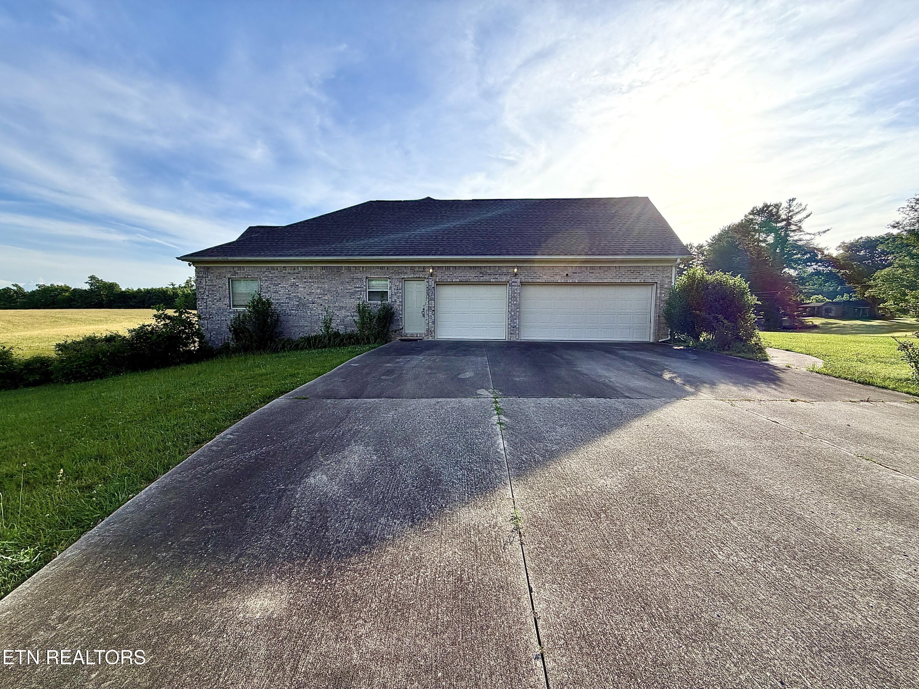 1770 Buffalo Road Oneida, TN 37841 - Photo 4 of 57 15