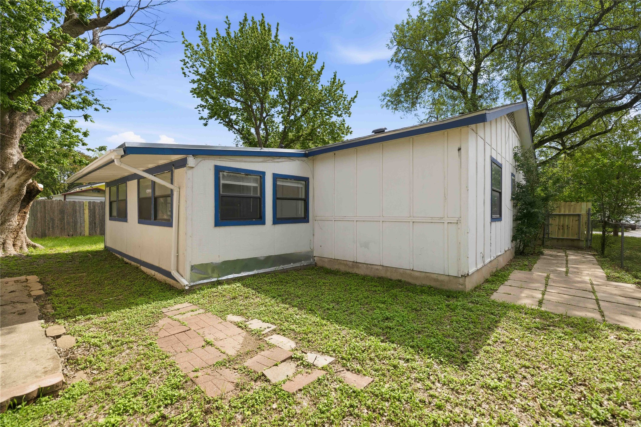 4502 Turnstone Drive Austin, TX 78744 - Photo 28 of 30