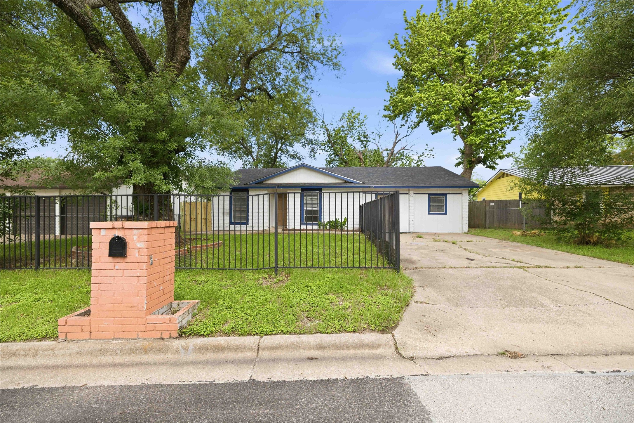 4502 Turnstone Drive Austin, TX 78744 - Photo 3 of 30