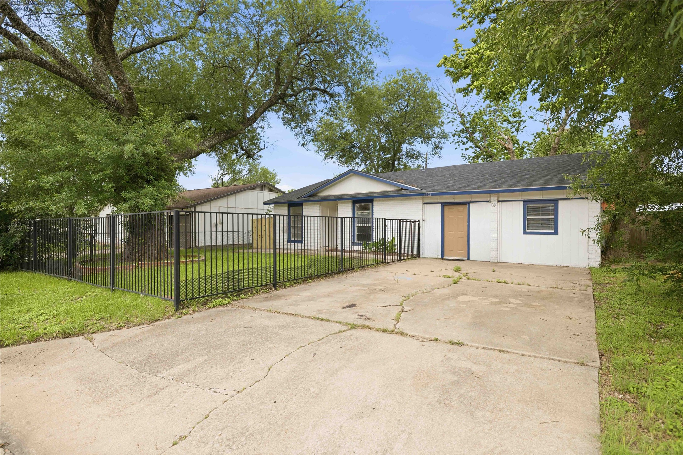 4502 Turnstone Drive Austin, TX 78744 - Photo 4 of 30