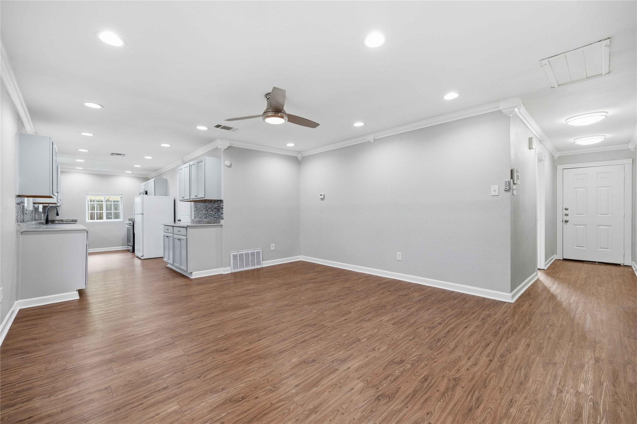 4502 Turnstone Drive Austin, TX 78744 - Photo 8 of 30