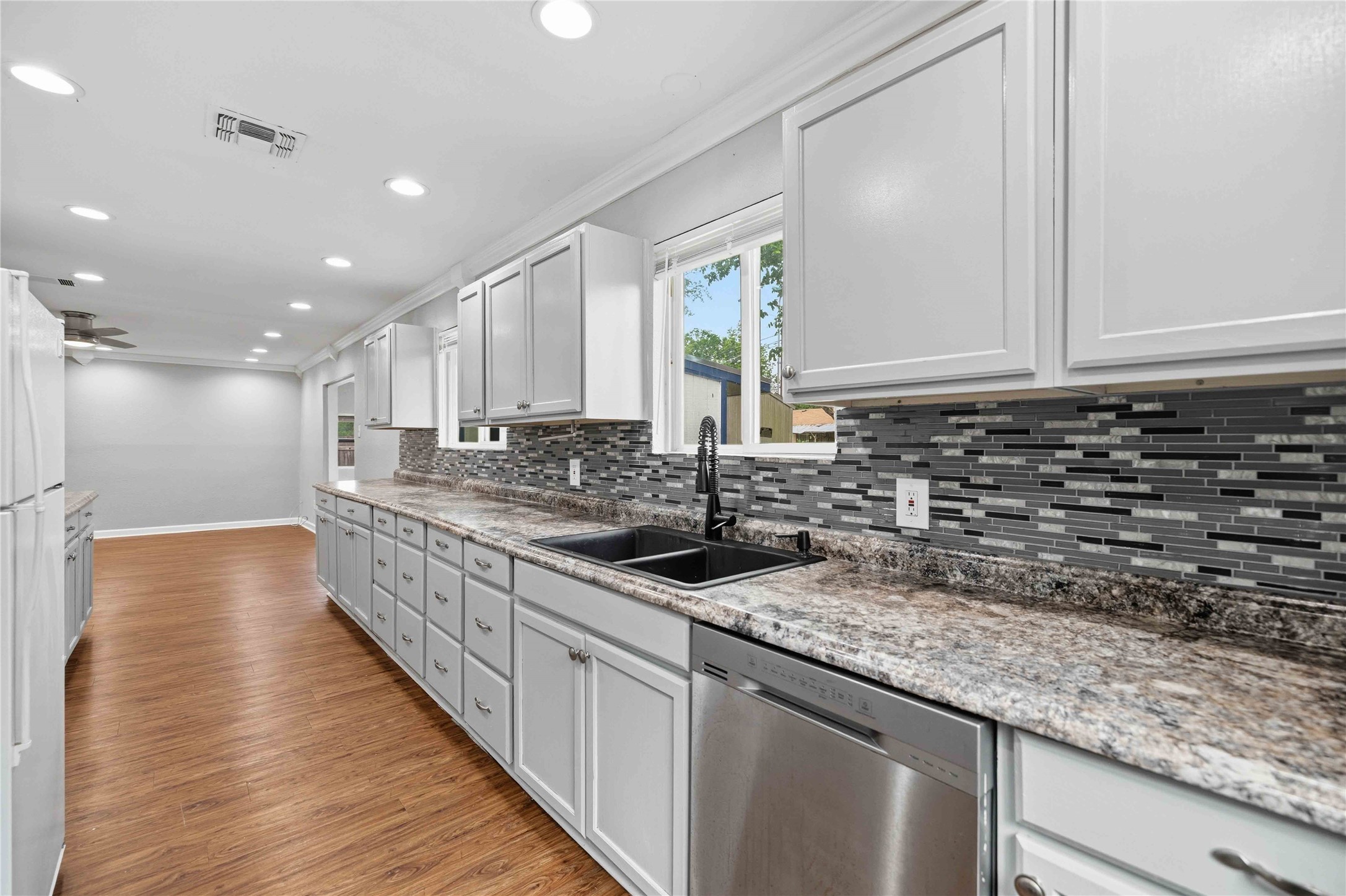 4502 Turnstone Drive Austin, TX 78744 - Photo 10 of 30