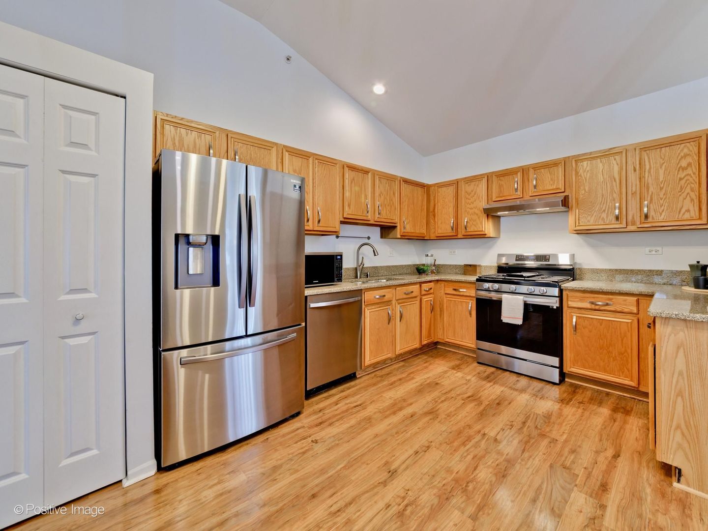 121 Commons Court Wheeling, IL 60090 - Photo 12 of 36