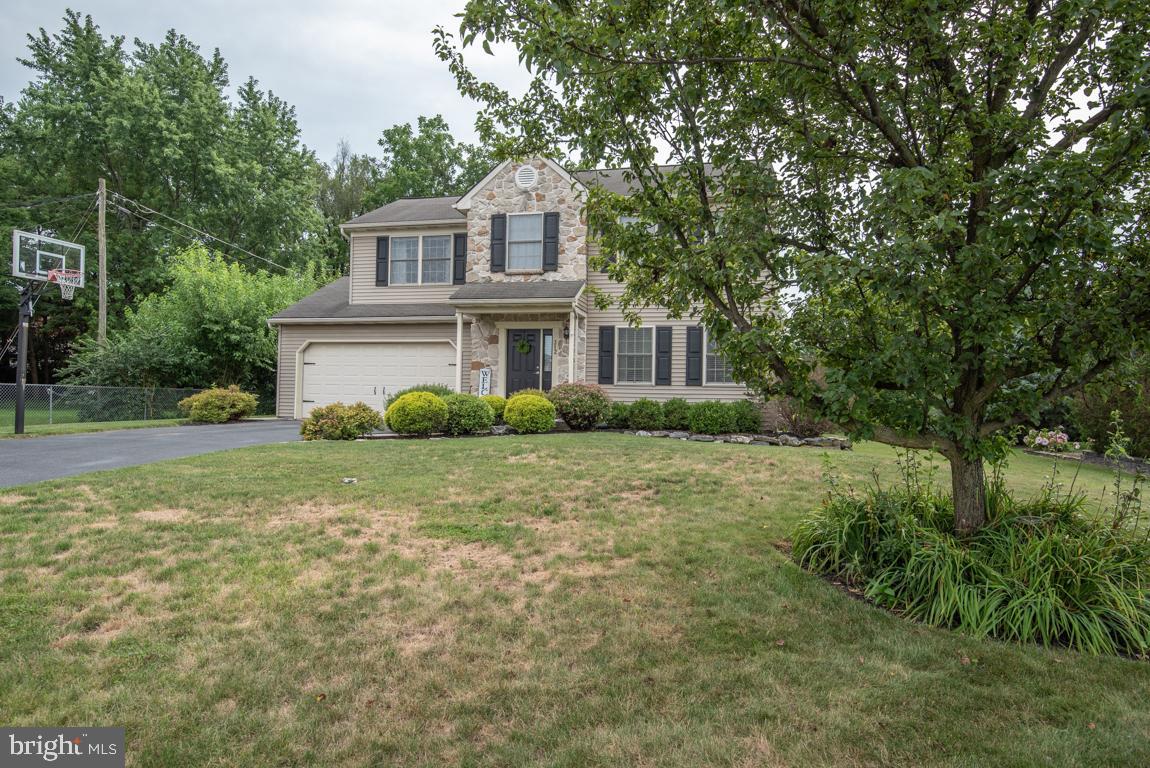 312 North New Street Lititz, PA 17543 - Photo 3 of 42 G