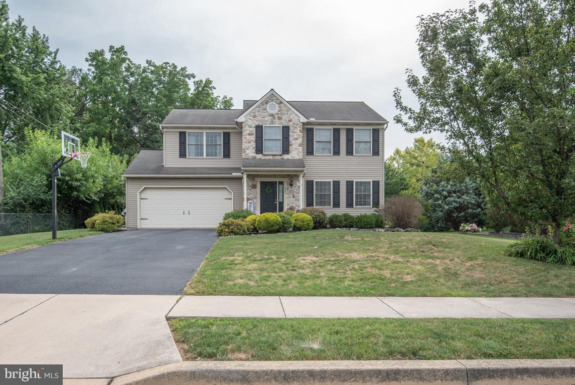312 North New Street Lititz, PA 17543 - Photo 4 of 42 Front w/ Sidewalk