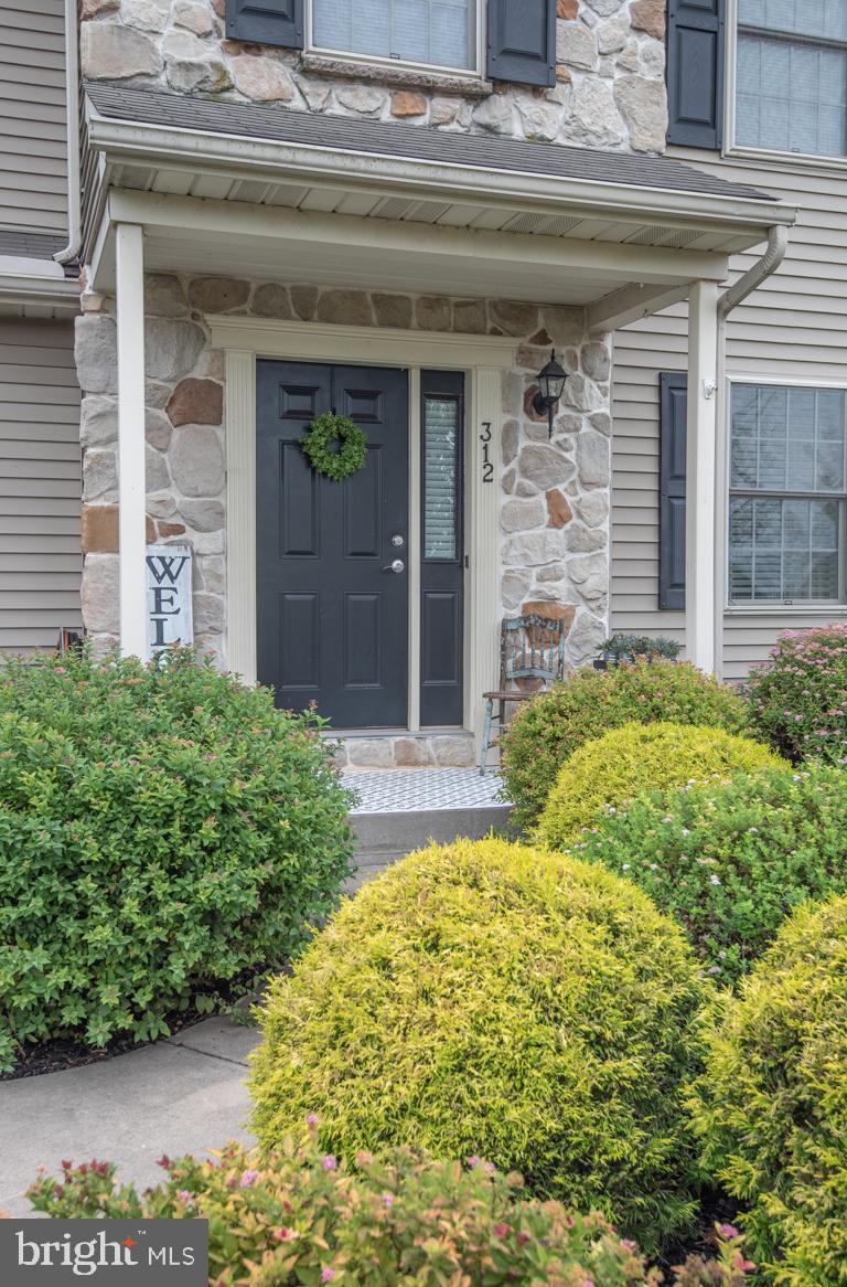 312 North New Street Lititz, PA 17543 - Photo 5 of 42 Entrance