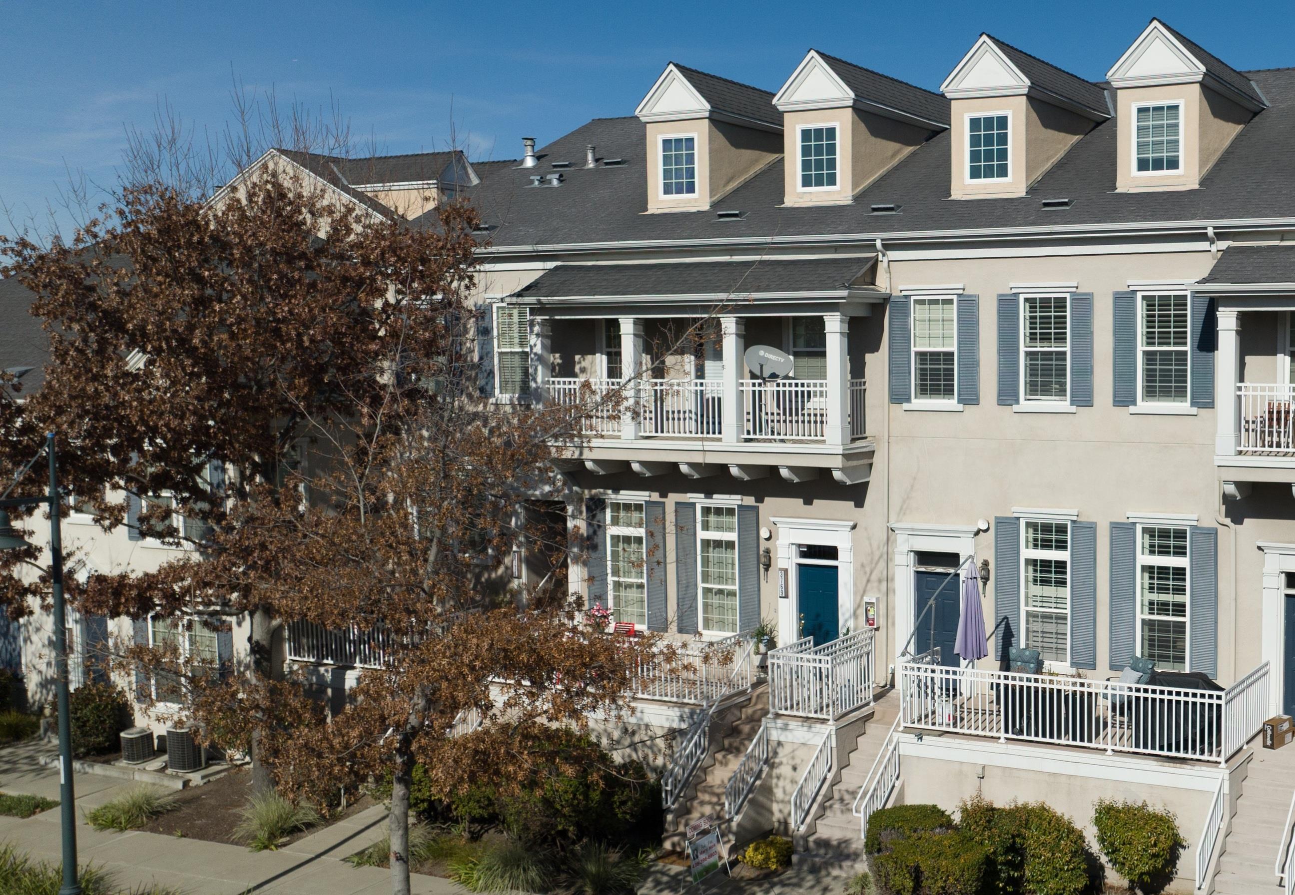 South West facing Toll Brothers townhouse