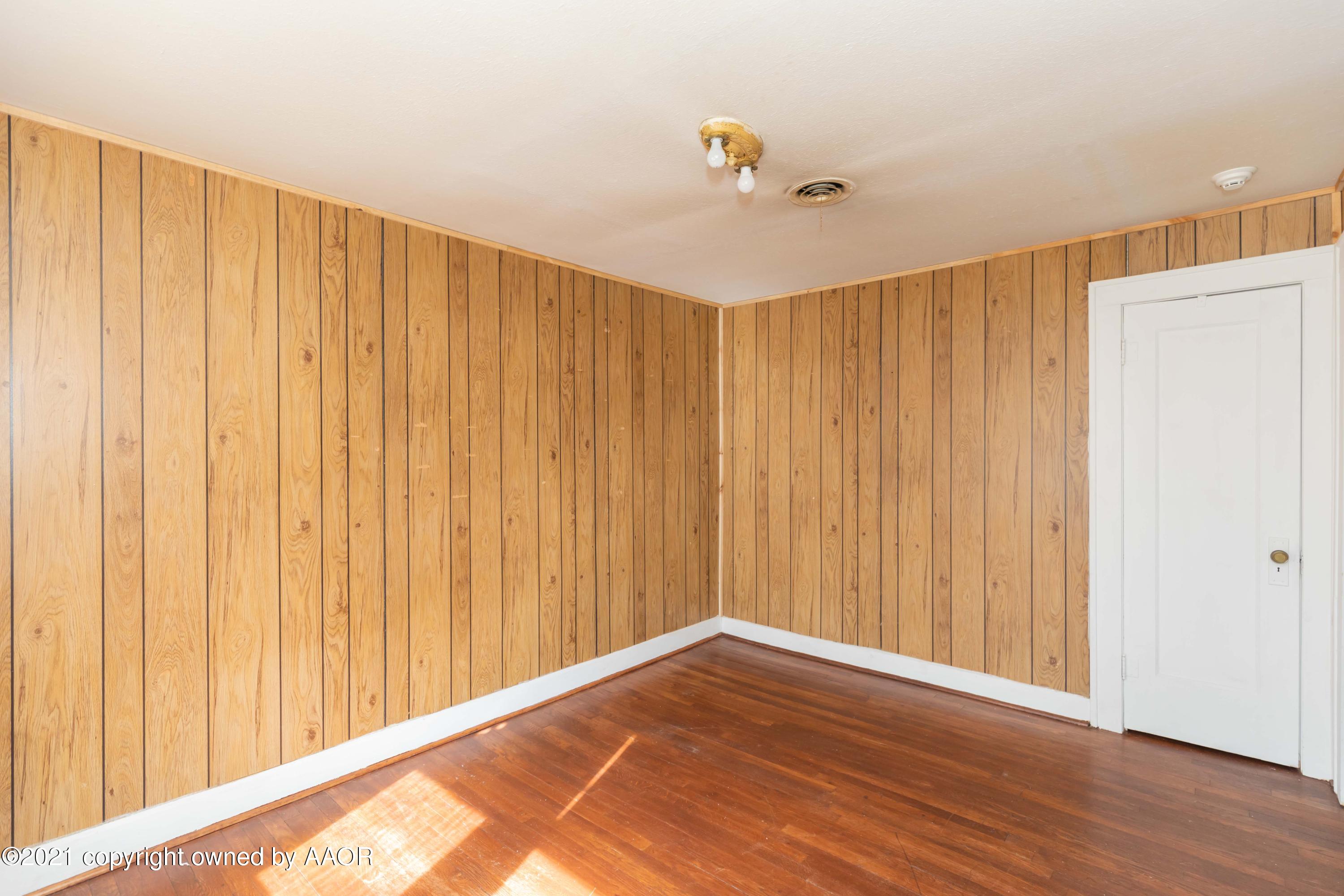 3804 South Tyler Street Amarillo, TX 79110 - Photo 9 of 17 a view of a livingroom with wooden floor