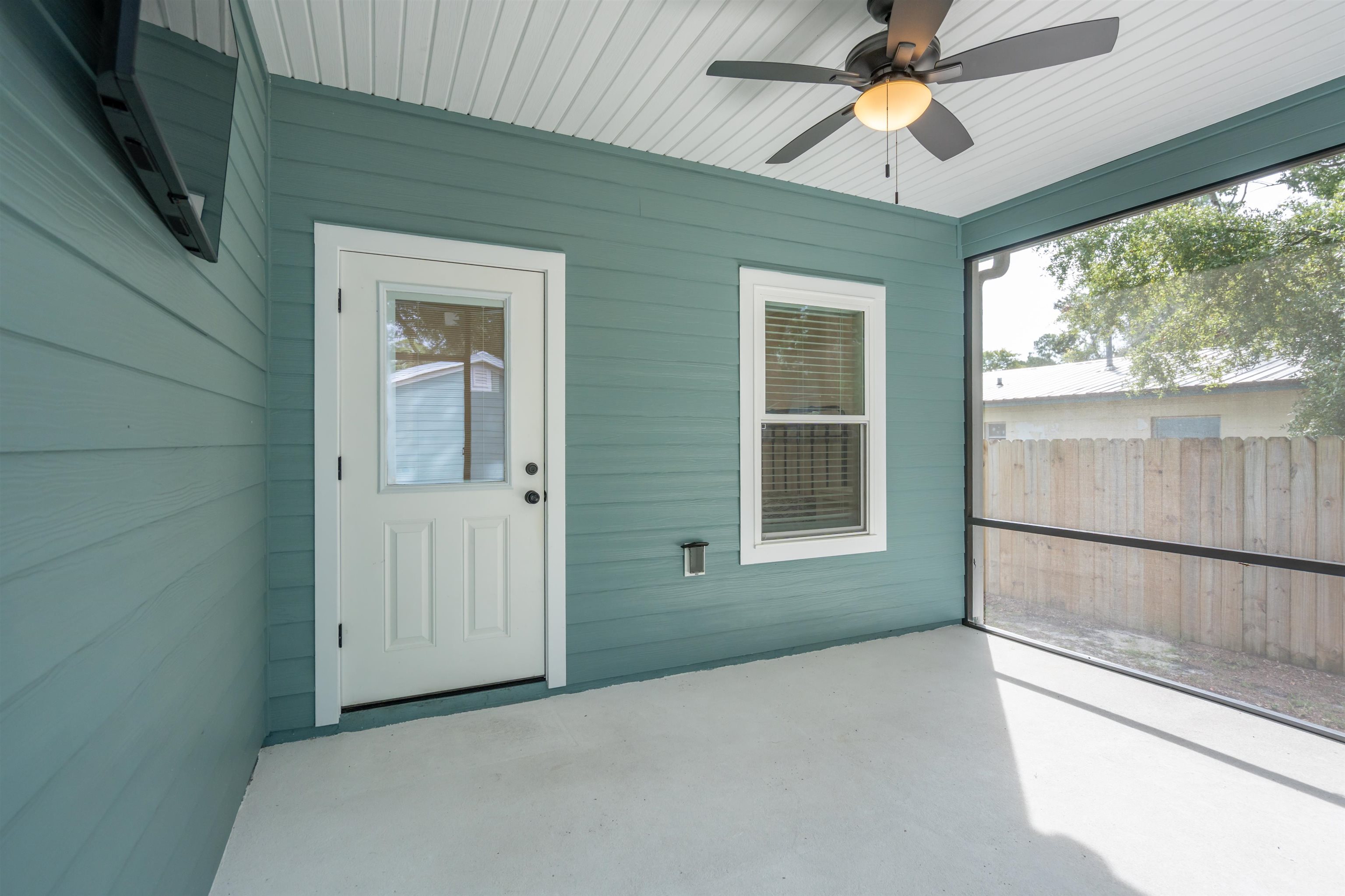 141 Webb Street St. Augustine, FL 32084 - Photo 21 of 33 a view of a livingroom with a ceiling fan and window